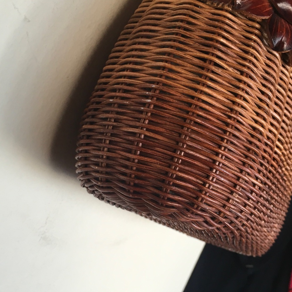 NWOT Woven Brown Floral Accent Handbag with Black Handles - Picture 3 of 7